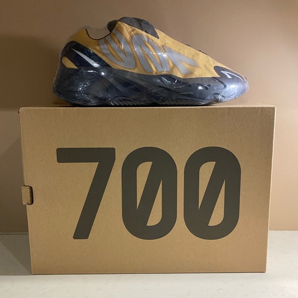 Yeezy 700 Honey - Picture 2 of 2